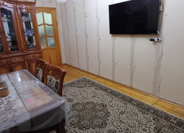 ÜSTÜ BETON MONALİT YAŞAYIŞ SAHƏSİ QANUNİ MƏNZİL LİFT QAPIYA