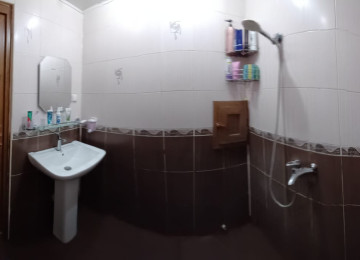 ÜSTÜ BETON MONALİT YAŞAYIŞ SAHƏSİ QANUNİ MƏNZİL LİFT QAPIYA