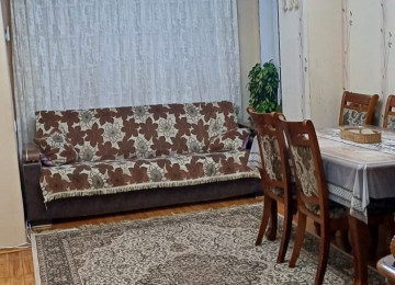 ÜSTÜ BETON MONALİT YAŞAYIŞ SAHƏSİ QANUNİ MƏNZİL LİFT QAPIYA