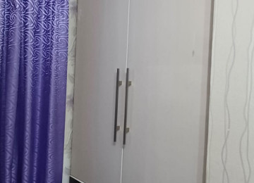 ÜSTÜ BETON MONALİT YAŞAYIŞ SAHƏSİ QANUNİ MƏNZİL LİFT QAPIYA