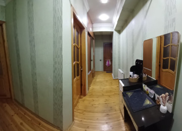 ÜSTÜ BETON MONALİT YAŞAYIŞ SAHƏSİ QANUNİ MƏNZİL LİFT QAPIYA