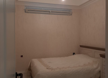 ÜSTÜ BETON MONALİT YAŞAYIŞ SAHƏSİ QANUNİ MƏNZİL LİFT QAPIYA