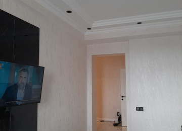 ÜSTÜ BETON MONALİT YAŞAYIŞ SAHƏSİ QANUNİ MƏNZİL LİFT QAPIYA