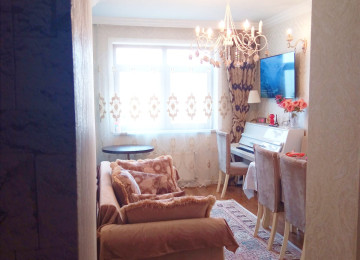 ÜSTÜ BETON MONALİT YAŞAYIŞ SAHƏSİ QANUNİ MƏNZİL LİFT QAPIYA