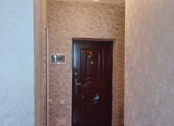 ÜSTÜ BETON MONALİT YAŞAYIŞ SAHƏSİ QANUNİ MƏNZİL LİFT QAPIYA