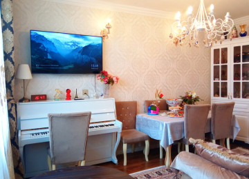 ÜSTÜ BETON MONALİT YAŞAYIŞ SAHƏSİ QANUNİ MƏNZİL LİFT QAPIYA