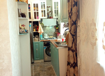 ÜSTÜ BETON MONALİT YAŞAYIŞ SAHƏSİ QANUNİ MƏNZİL LİFT QAPIYA