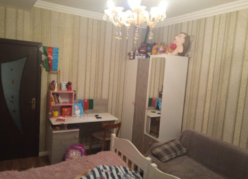 ÜSTÜ BETON MONALİT YAŞAYIŞ SAHƏSİ QANUNİ MƏNZİL LİFT QAPIYA