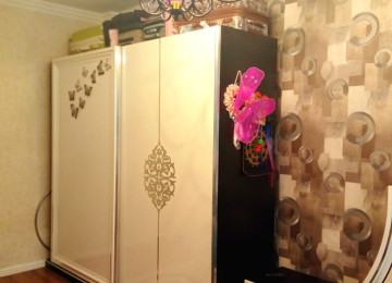 ÜSTÜ BETON MONALİT YAŞAYIŞ SAHƏSİ QANUNİ MƏNZİL LİFT QAPIYA