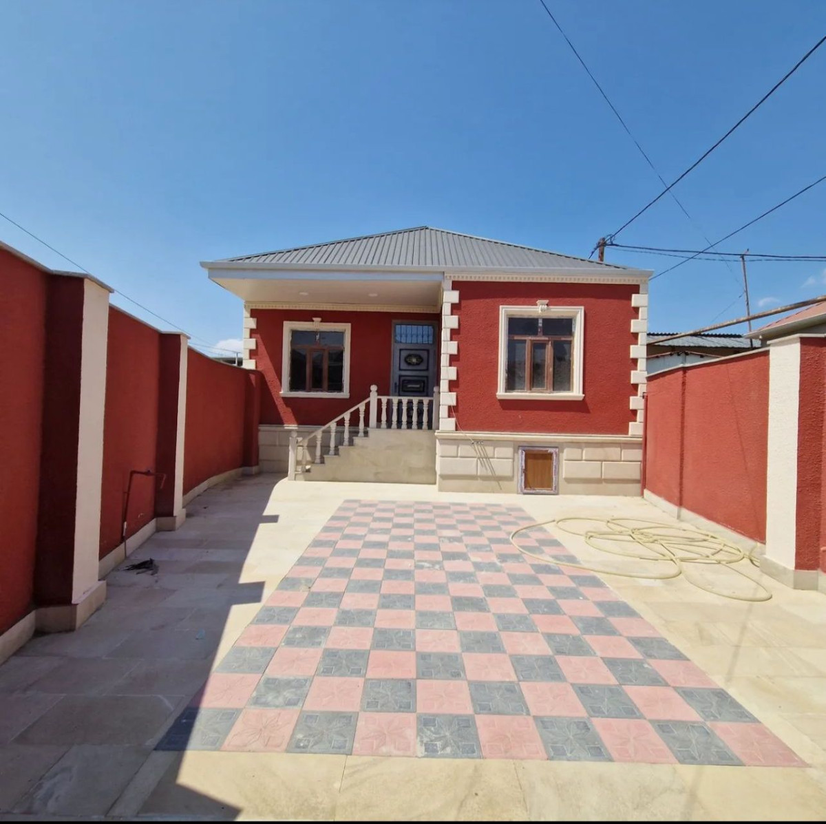 Mehdiabad qes Abseron rayon Mehdiaba qes 4 nomreli mektebin yaninda yolun