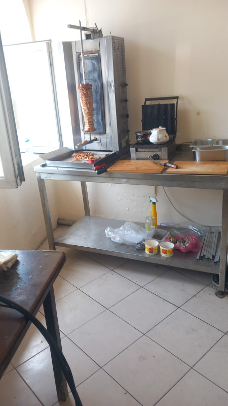 Dönər aparatı Dönər üçün dəst dəzgahla 800 azn. Dəzgahsız 600 azn