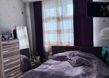 Yeni Günəşli, V massivində təmirli, tam əşyalı 2 otaqlı