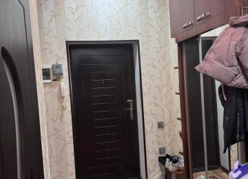 Yeni Günəşli, V massivində təmirli, tam əşyalı 2 otaqlı