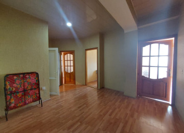 Xlrdalada 2 otaq radnoy 86kv teze bazarln yanl 12 Mertebeli