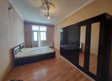 Xlrdalada 2 otaq radnoy 86kv teze bazarln yanl 12 Mertebeli