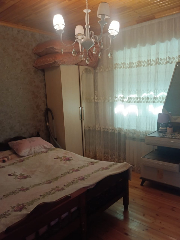Heyet evi Ramani gulculuk marsrutdan 40 metr arali 2 sotda 130 kvm.4
