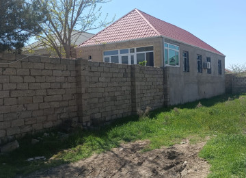 Ramani gulculuk marsrutdan 40 metr arali 2 sotda 130 kvm.4