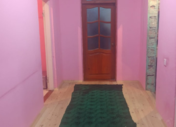 Ramani gulculuk 1,5 sotda 100 kvm.3 otaqli seliqeli ev