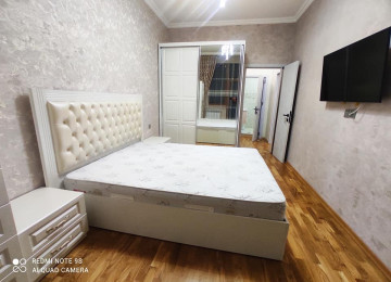 Qara Qarayev metrosuna yaxin . Kristal Apsheron Xezer