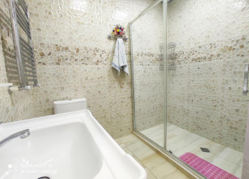 Qara Qarayev metrosuna yaxin . Kristal Apsheron Xezer