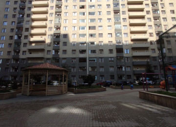 Qara Qarayev metrosuna yaxin . Kristal Apsheron Xezer