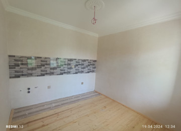 Xəzər rayonu Binə qəsəbəsi Ülvi şadlıq sarayının yaxınlığı