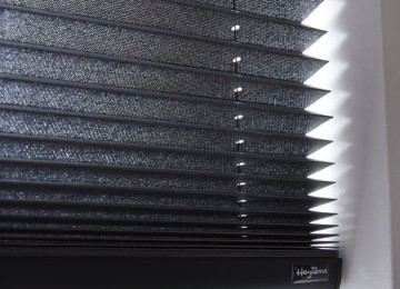 Şəkildəki stor pərdədir. Keyfiyyət təsadüfi deyildir.