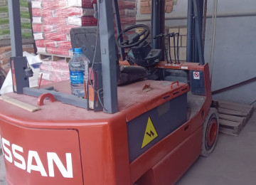 Avtokar Nissan madel 2.5 ton yaxsi veziyyetde baterikq