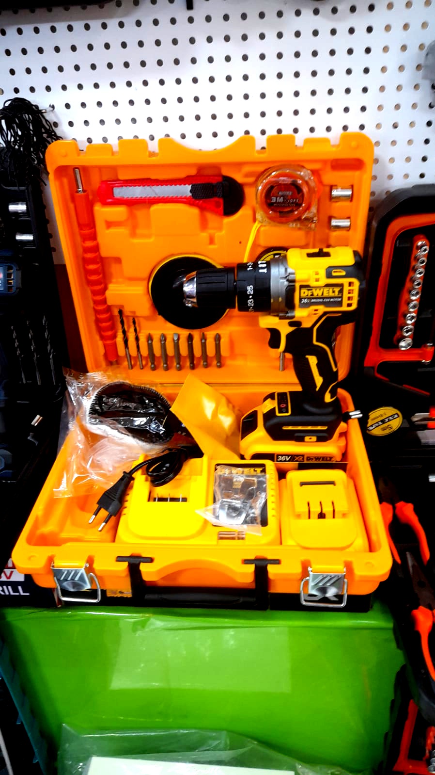 36 watt gücündə olan şurupavyort Dewalt firmasının