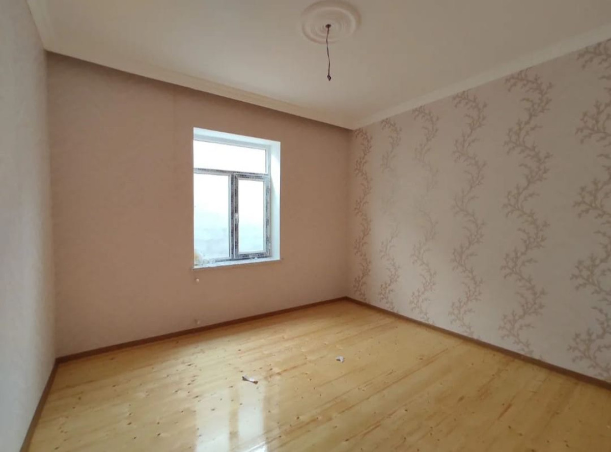 heyet evi Abseron rayon Ceyranbatan qes 2 nomreli mektebin yaninda