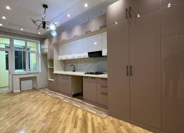 Elimlər Akademiyası met. 2-dəqiqəlik məsafədə yerləşən,