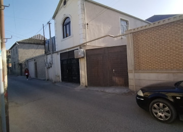 Biləcəridə Abidəyə yaxın tam mərkəzdə yola yaxın 1.5 sotda