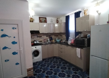 Biləcəridə Abidəyə yaxın tam mərkəzdə yola yaxın 1.5 sotda