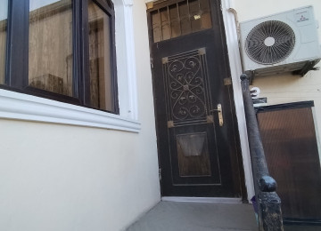 Biləcəridə Abidəyə yaxın tam mərkəzdə yola yaxın 1.5 sotda