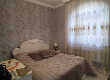 Biləcəridə Abidəyə yaxın tam mərkəzdə yola yaxın 1.5 sotda