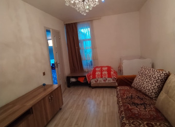 Biləcəridə Abidəyə yaxın tam mərkəzdə yola yaxın 1.5 sotda