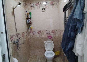 Biləcəridə Abidəyə yaxın tam mərkəzdə yola yaxın 1.5 sotda