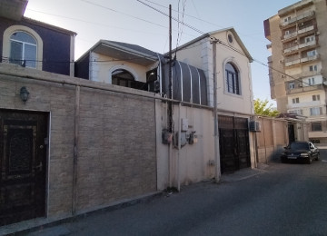 Biləcəridə Abidəyə yaxın tam mərkəzdə yola yaxın 1.5 sotda