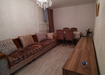 Biləcəridə Abidəyə yaxın tam mərkəzdə yola yaxın 1.5 sotda