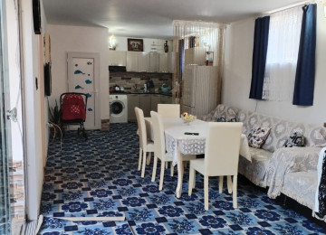 Biləcəridə Abidəyə yaxın tam mərkəzdə yola yaxın 1.5 sotda