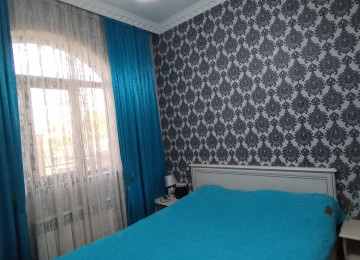 Biləcəridə Abidəyə yaxın tam mərkəzdə yola yaxın 1.5 sotda