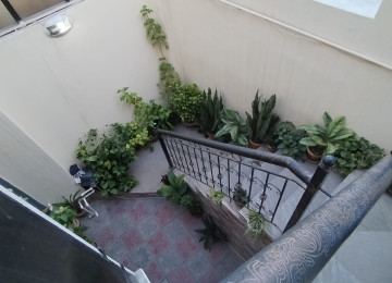 Biləcəridə Abidəyə yaxın tam mərkəzdə yola yaxın 1.5 sotda