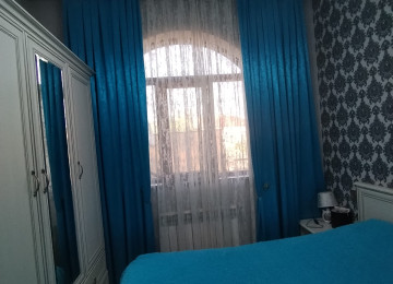 Biləcəridə Abidəyə yaxın tam mərkəzdə yola yaxın 1.5 sotda