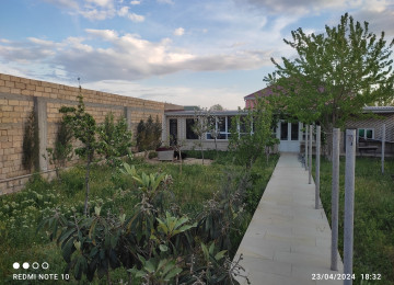 Saray baglarinda 6 sotun içində yeni tikilib təmir olunmuş