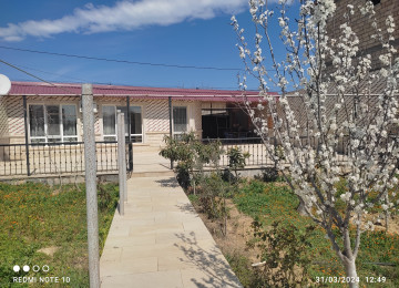 Saray baglarinda 6 sotun içində yeni tikilib təmir olunmuş