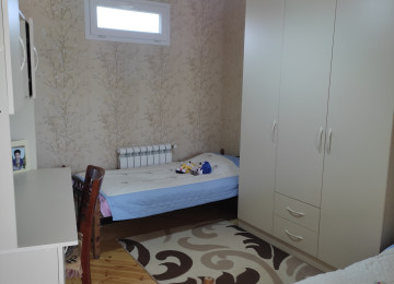 Saray baglarinda 6 sotun içində yeni tikilib təmir olunmuş