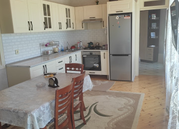 Saray baglarinda 6 sotun içində yeni tikilib təmir olunmuş