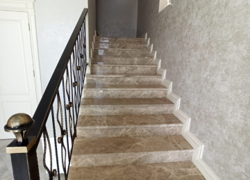 VILLA satílír Şüvəlanda 500 kv 2 mərtəbəli 7 otaqlí 5 yataq