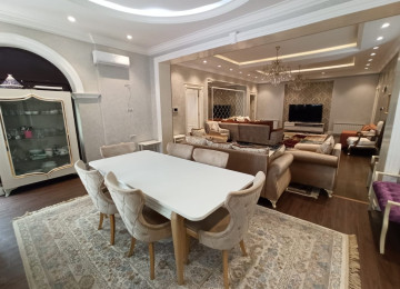 VILLA satílír Şüvəlanda 500 kv 2 mərtəbəli 7 otaqlí 5 yataq