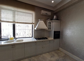 VILLA satílír Şüvəlanda 500 kv 2 mərtəbəli 7 otaqlí 5 yataq